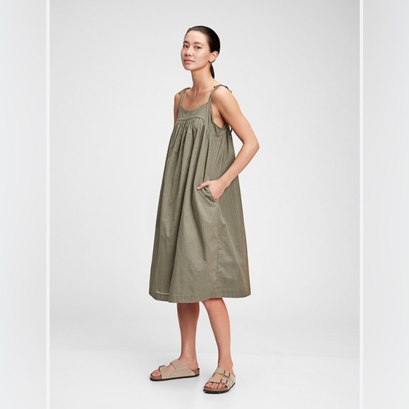 GAP Dresses & Skirts - Gap Army Green Spaghetti Strap Textured Pocketed Midi Sundress Size Small